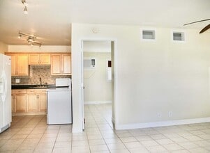 615 NE 7th Ave, Unit 5 in Boynton Beach, FL - Foto de edificio - Building Photo
