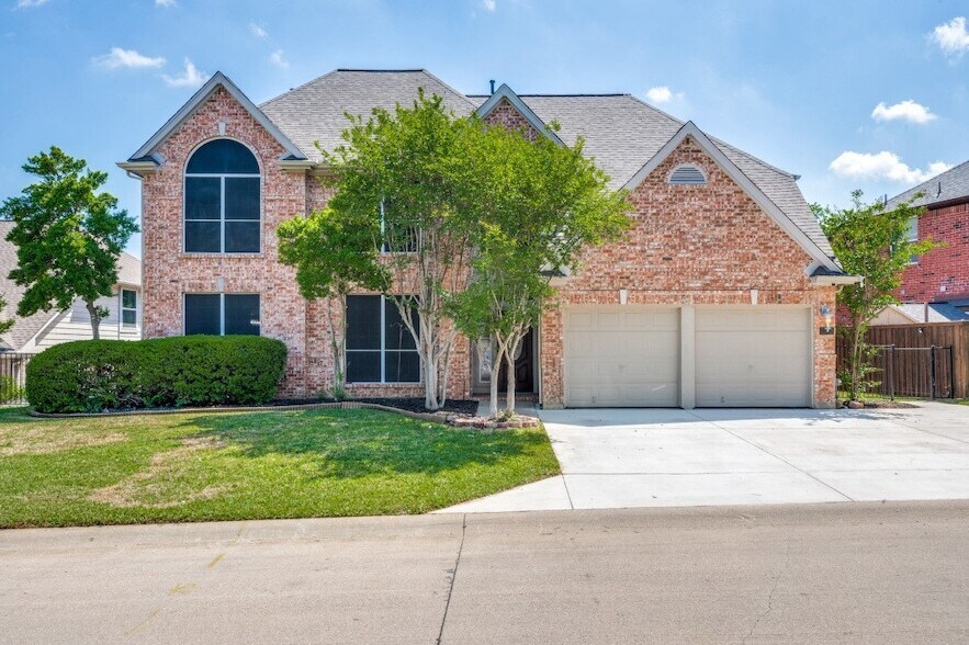 2704 Crestwood Ln in Highland Village, TX - Building Photo