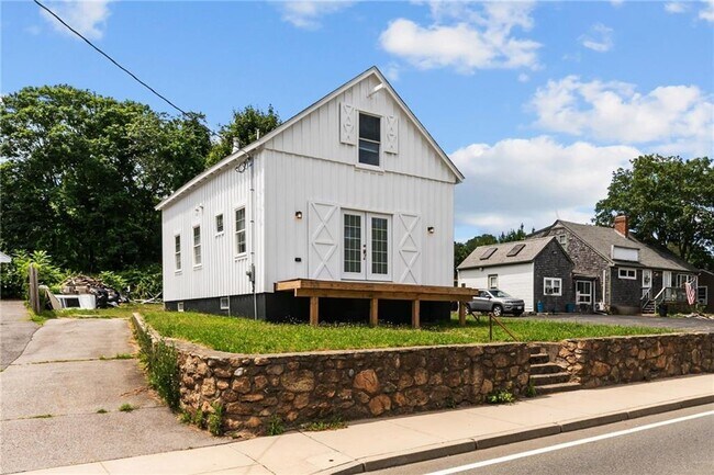 2958 E Main Rd in Portsmouth, RI - Foto de edificio - Building Photo