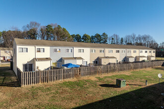 156 Delmar Ln in Newport News, VA - Building Photo - Building Photo