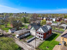 1953 Falls St in Niagara Falls, NY - Building Photo