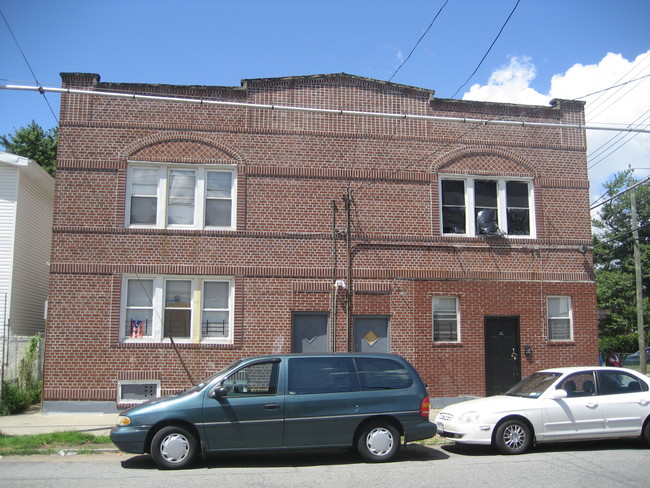 170-174 Grandview Ave in Staten Island, NY - Building Photo - Building Photo