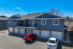 2063 N Park Dr in St. Paul, MN - Building Photo