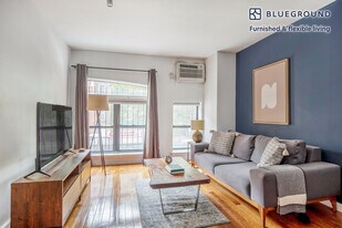 220 W 14th St in New York, NY - Building Photo