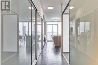 426-4426 University Ave in Toronto, ON - Building Photo - Building Photo