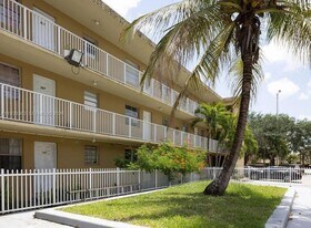 955 W 74th St in Hialeah, FL - Building Photo