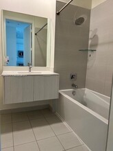 10229 NW 64th Ter, Unit 304 in Doral, FL - Building Photo - Building Photo