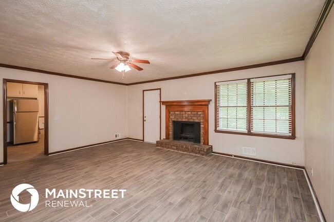 2245 Pinewood Dr in Covington, GA - Foto de edificio - Building Photo