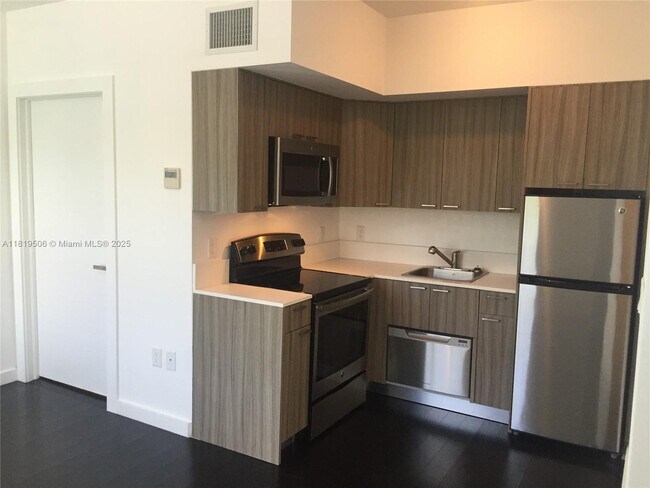 551 Michigan Ave in Miami Beach, FL - Building Photo - Building Photo