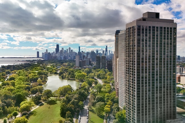 2650 N Lakeview Ave in Chicago, IL - Building Photo - Building Photo