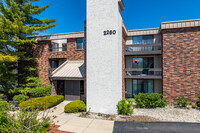 Manchester Village Condominiums in Milwaukee, WI - Building Photo - Building Photo