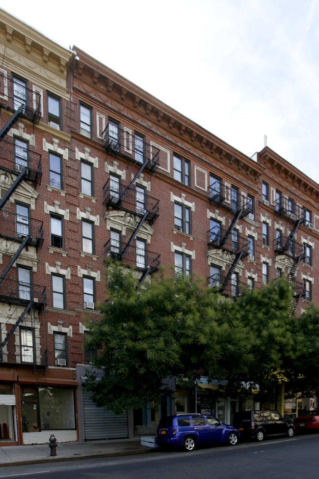 1569 Lexington Ave in New York, NY - Foto de edificio - Building Photo