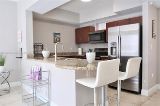 7275 SW 90th St in Miami, FL - Building Photo - Building Photo