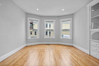 29 Magnolia St, Unit 3 in Boston, MA - Building Photo - Building Photo