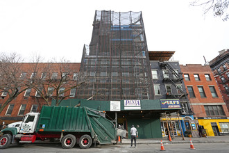 134-136 W Houston St in New York, NY - Building Photo - Building Photo