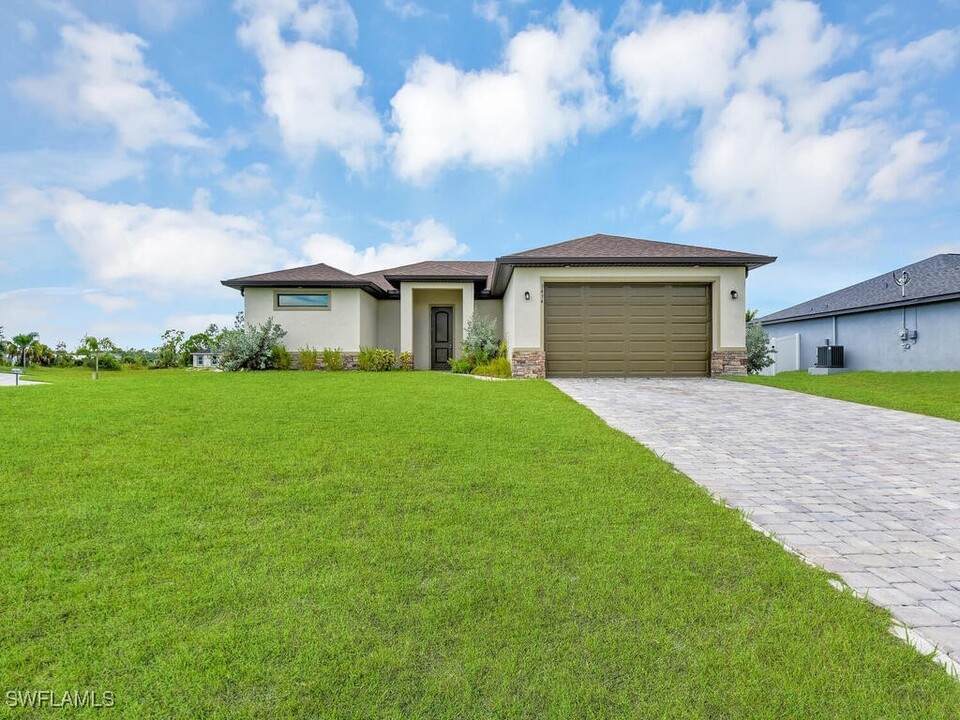 3434 NE 11th Ave in Cape Coral, FL - Building Photo