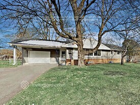 3612 Commodore Dr in Minneapolis, MN - Building Photo