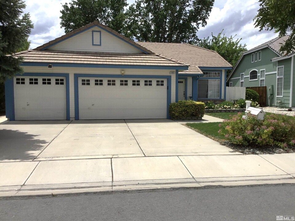 1055 Ricco Dr in Sparks, NV - Building Photo