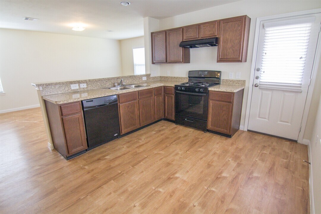 708 South Ella Creek Drive in Houston, TX - Building Photo