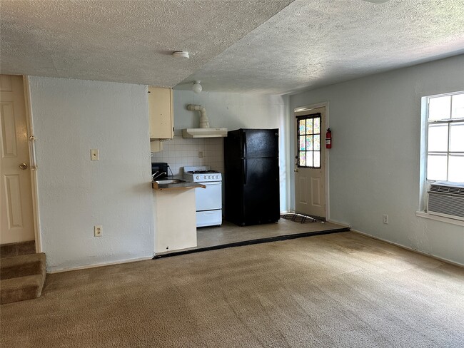 4430-4432 Bell St