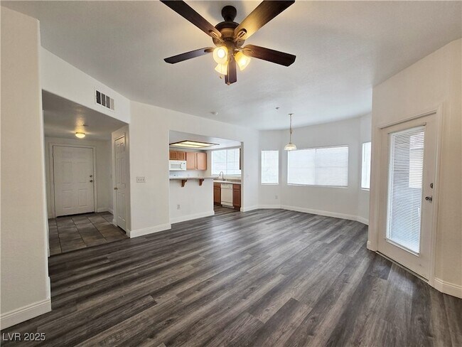 833 Aspen Peak Loop, Unit 711 in Henderson, NV - Building Photo - Building Photo