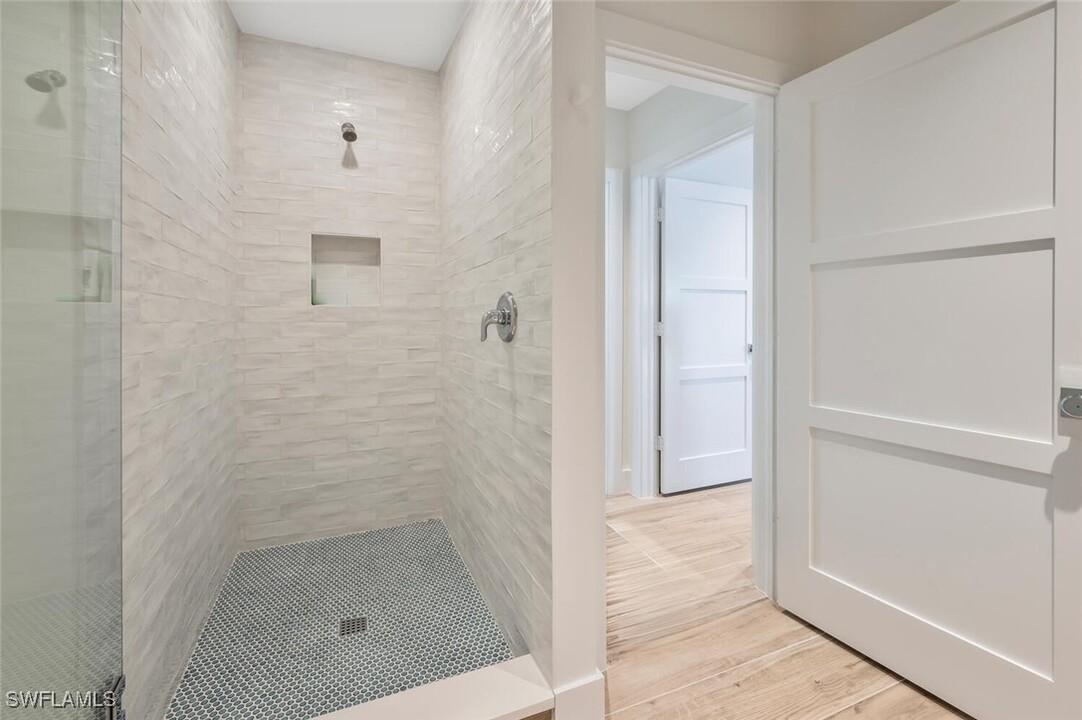 10341 Gulf Shore Dr in Naples, FL - Building Photo