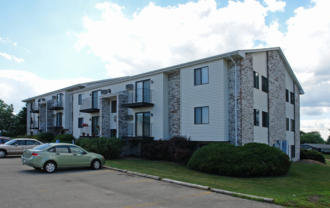 Green Briar Apartments in Racine, WI - Foto de edificio