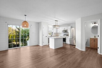 413 Montclair Tower Dr in St. Charles, MO - Building Photo - Building Photo