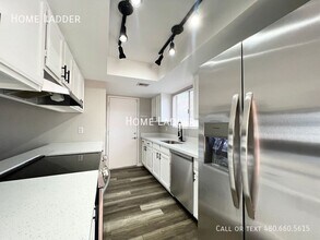 2929 E Broadway Rd in Mesa, AZ - Building Photo - Building Photo