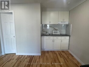 5720 Peer St in Niagara Falls, ON - Foto de edificio - Building Photo