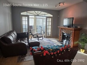 33485 South Fraser Way in Abbotsford, BC - Building Photo - Building Photo