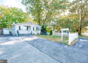 7741 Edgewood Ave in Pasadena, MD - Building Photo