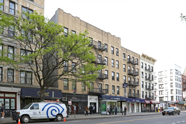 135-137 Avenue A in New York, NY - Foto de edificio - Building Photo