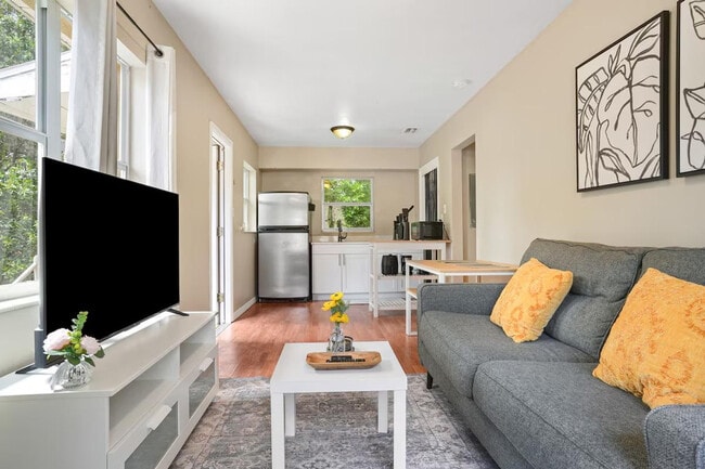 1105 1/2 26th Ave