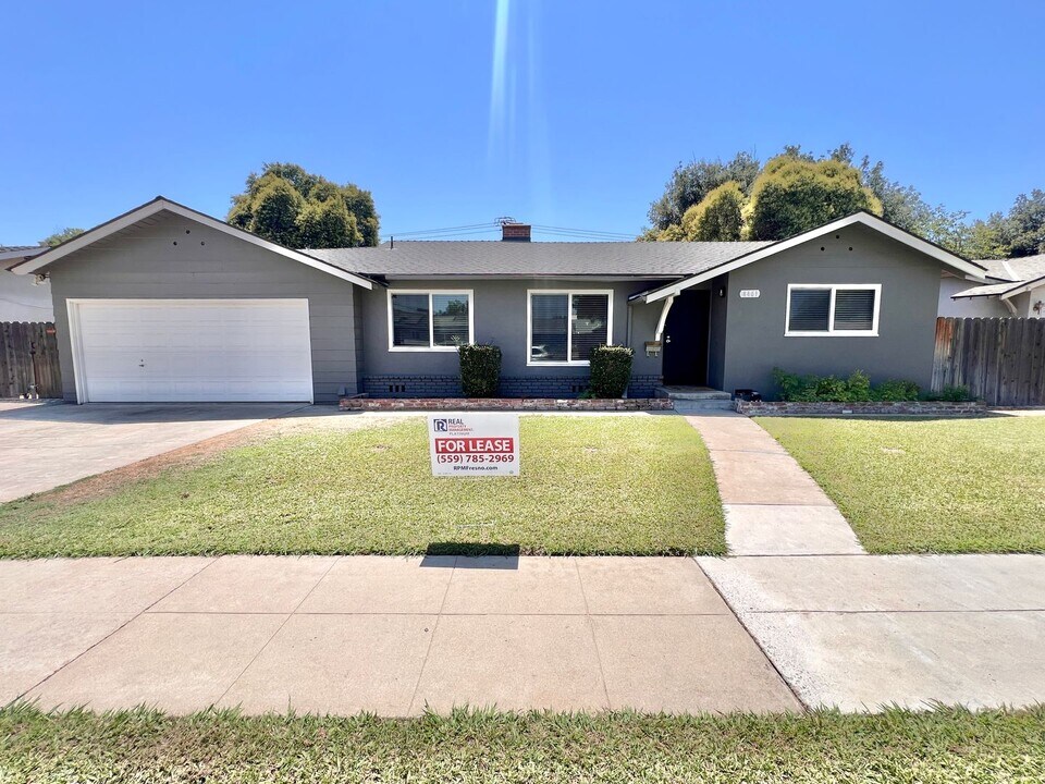 4461 N Van Dyke Ave in Fresno, CA - Building Photo