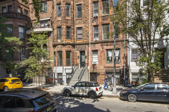 275 W 73rd St in New York, NY - Building Photo - Building Photo