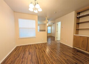 8816 Schick Rd in Austin, TX - Building Photo - Building Photo