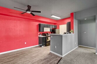 231 W Horizon Ridge Pkwy in Henderson, NV - Building Photo - Building Photo