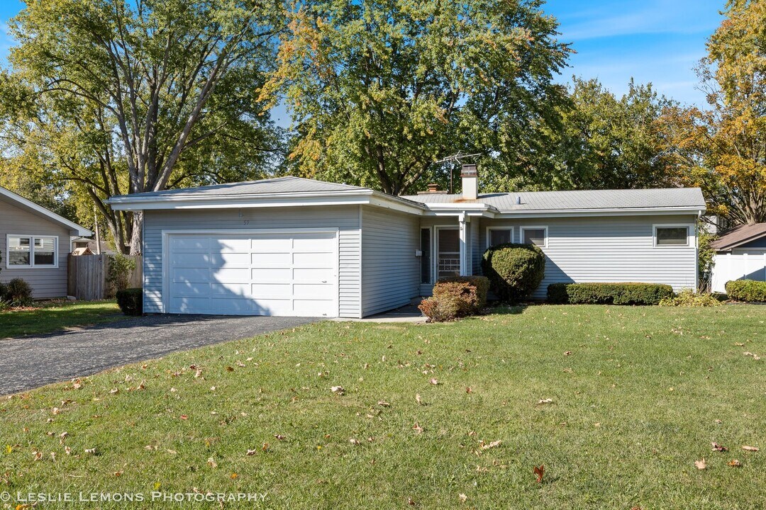 59 Elmwood Dr in Naperville, IL - Building Photo
