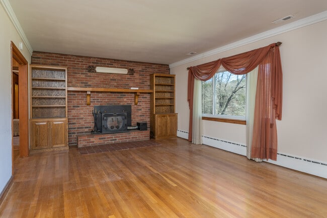 443 Selica Rd in Brevard, NC - Building Photo - Building Photo