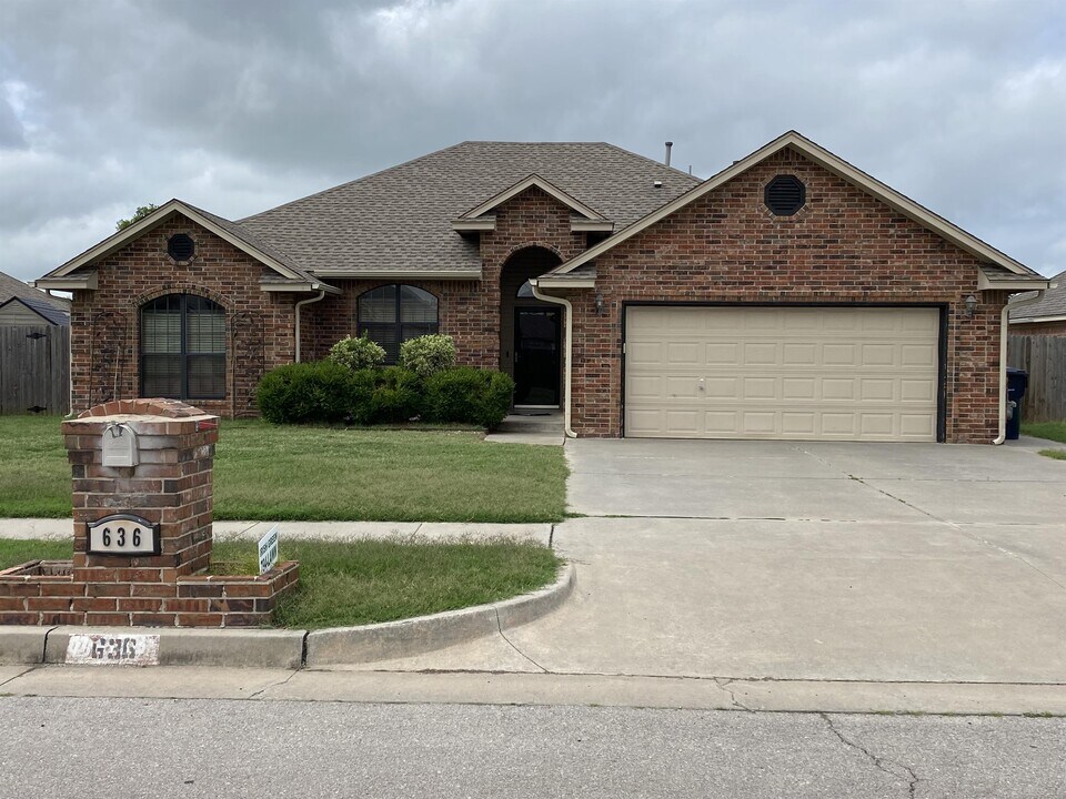 636 SW 159th St in Oklahoma City, OK - Building Photo