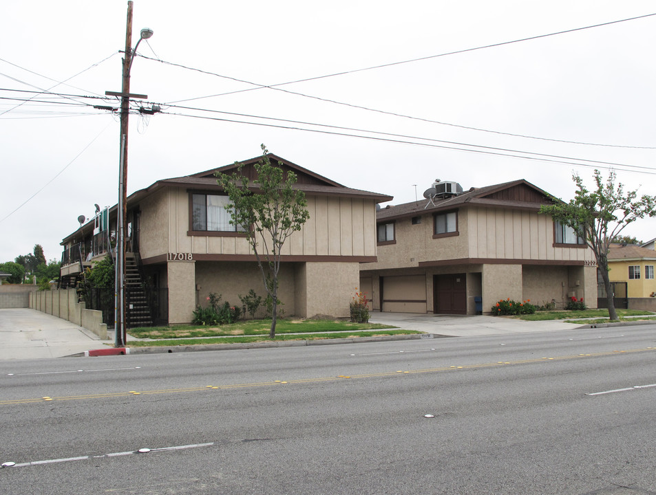 17018 Woodruff Ave in Bellflower, CA - Building Photo