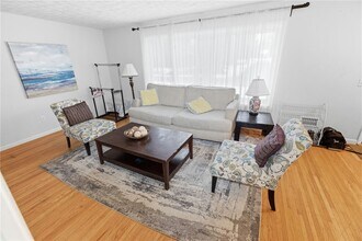 266 Willowcrest Dr in Rochester, NY - Building Photo - Building Photo