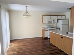 692 Silk Oak Ln in Crystal Lake, IL - Building Photo - Building Photo