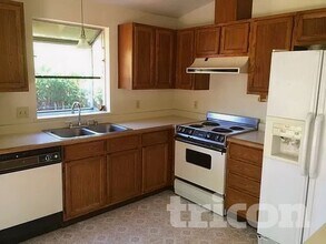 6450 Enchanted Valley Dr in Reno, NV - Foto de edificio - Building Photo