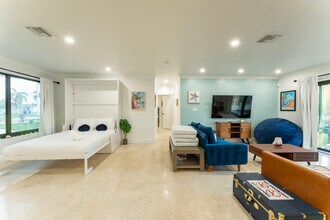 731 SE 5th Ave in Pompano Beach, FL - Building Photo - Building Photo