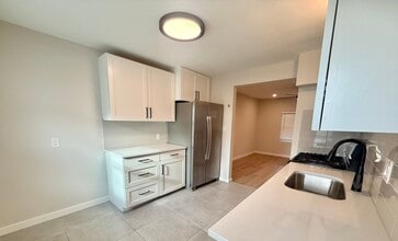 201 S Mitchell St in San Marcos, TX - Building Photo - Building Photo