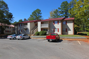 Pineview Landing in Talladega, AL - Building Photo