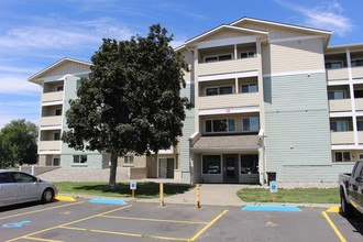 Country Club Manor Apartments in Umatilla, OR - Building Photo - Building Photo