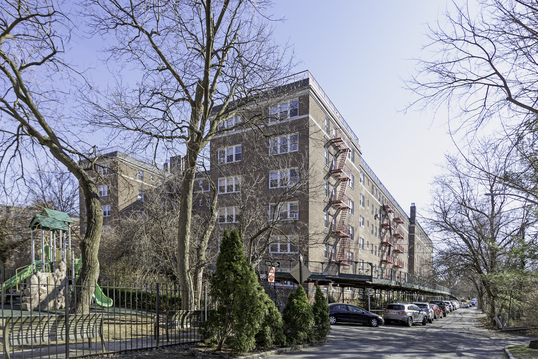Riverdale Park in Bronx, NY - Building Photo